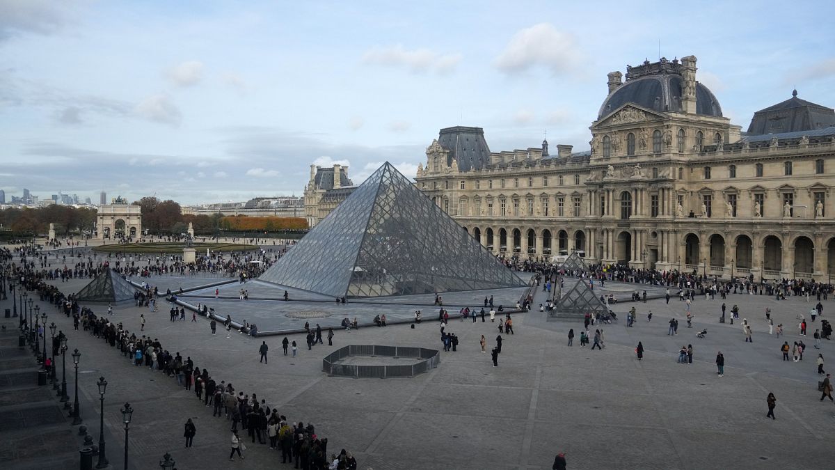 El Louvre decide trasladar las joyas restantes al Banco de Francia tras el robo