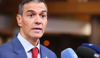 Pedro Sánchez advierte a Junts tras su amenaza y alerta de una "involución" con Vox y el PP