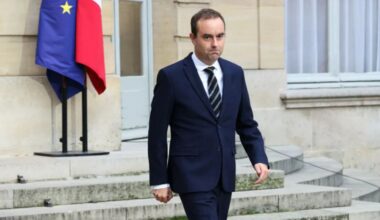 Dimite el primer ministro francés, Lecornu, pocas horas después del nombramiento de su Gobierno