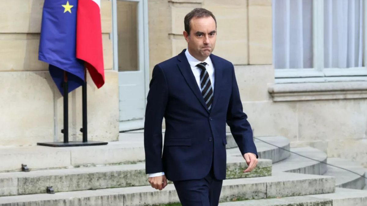 Dimite el primer ministro francés, Lecornu, pocas horas después del nombramiento de su Gobierno