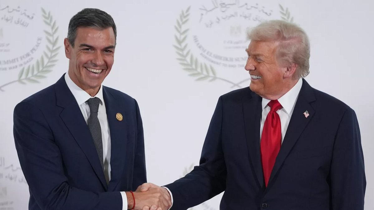 Trump lanza un mensaje a Sánchez en plena cumbre de paz en Gaza: "¿Estáis trabajando sobre el PIB?"