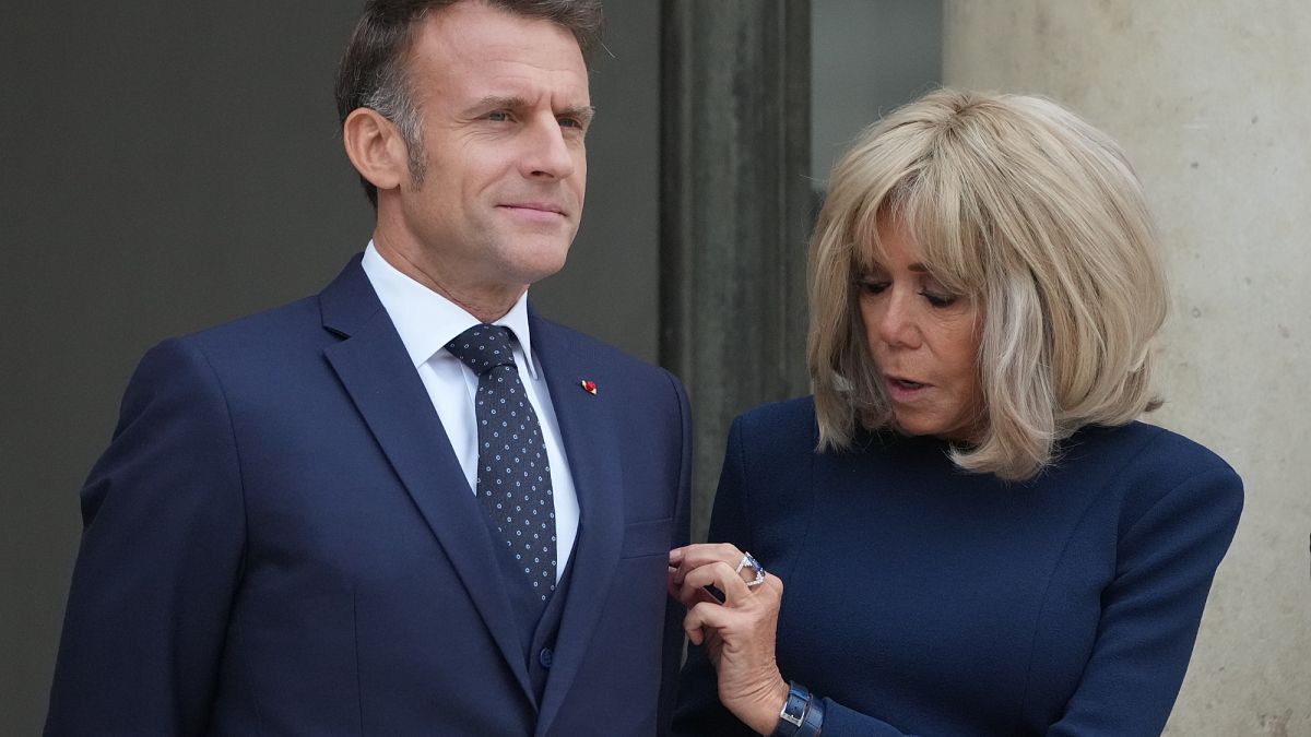 La Justicia juzga a 10 personas por la noticia falsa transfoba contra Brigitte Macron
