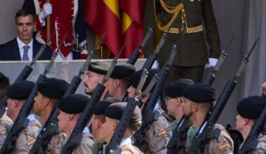 Abucheos a Sánchez en el desfile del 12 de octubre y salida anticipada del Palacio Real