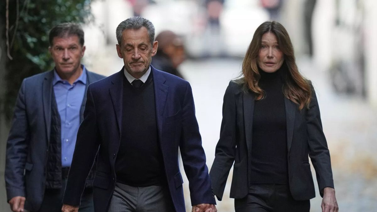Nicolas Sarkozy entra en la cárcel para cumplir su condena de 5 años, a la espera de su recurso