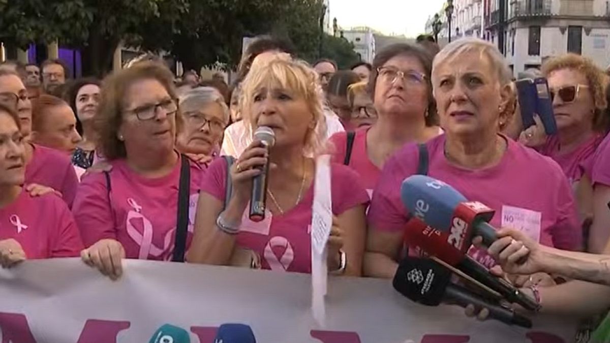 Las víctimas del cáncer de mama en Andalucía exigen dimisiones por el escándalo de los cribados