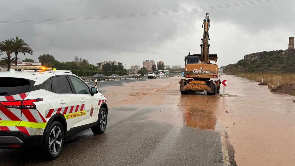 Alerta roja en Alicante y Murcia por el paso de la DANA Alice: lluvias torrenciales y desalojos
