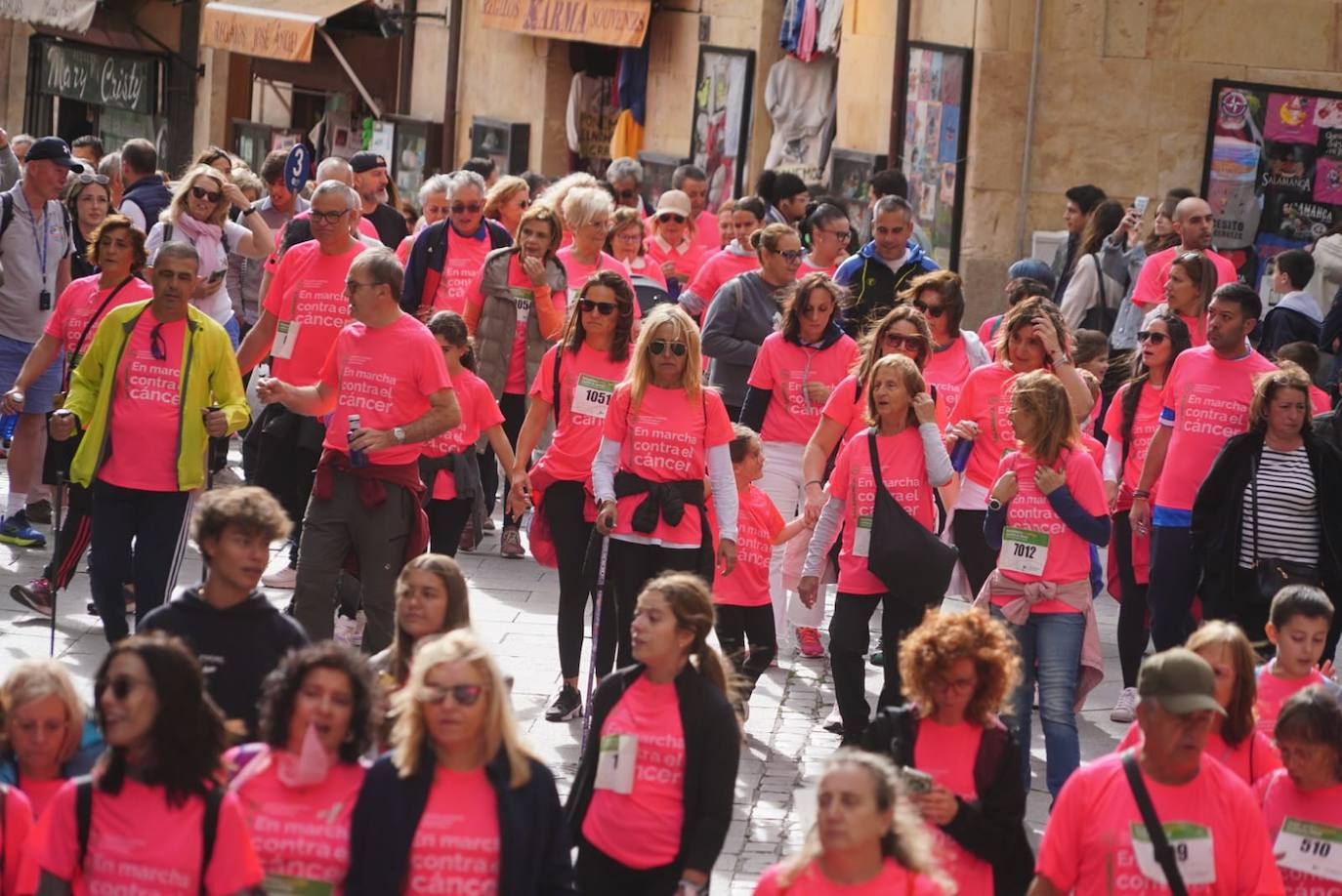 Salamanca 'se tiñe' de rosa por el cáncer