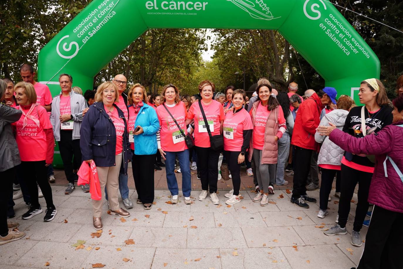Salamanca 'se tiñe' de rosa por el cáncer