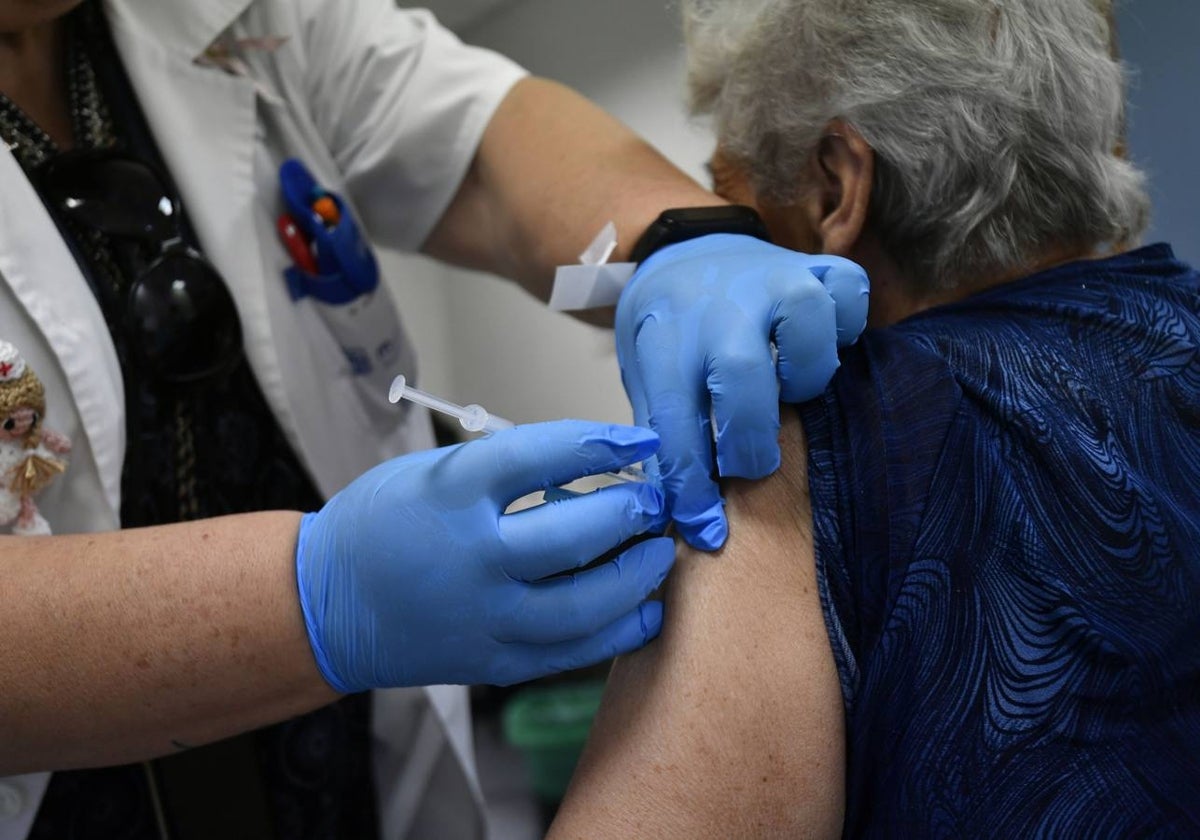 Los mayores de 60 años pueden vacunarse de la gripe desde este martes en la Región de Murcia