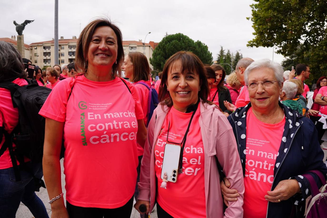 Salamanca 'se tiñe' de rosa por el cáncer