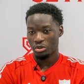 Imagen - «Es un entrenador que habla mucho con nosotros, estudia mucho al rival, pero también a nosotros. Me sorprendí cuando regresé de las vacaciones, hablé con él y ya sabía todo de mí, de mi vida, de dónde he jugado y lo que he hecho. Está muy cerca de los jugadores y sabe apretar cuando hay que apretar»