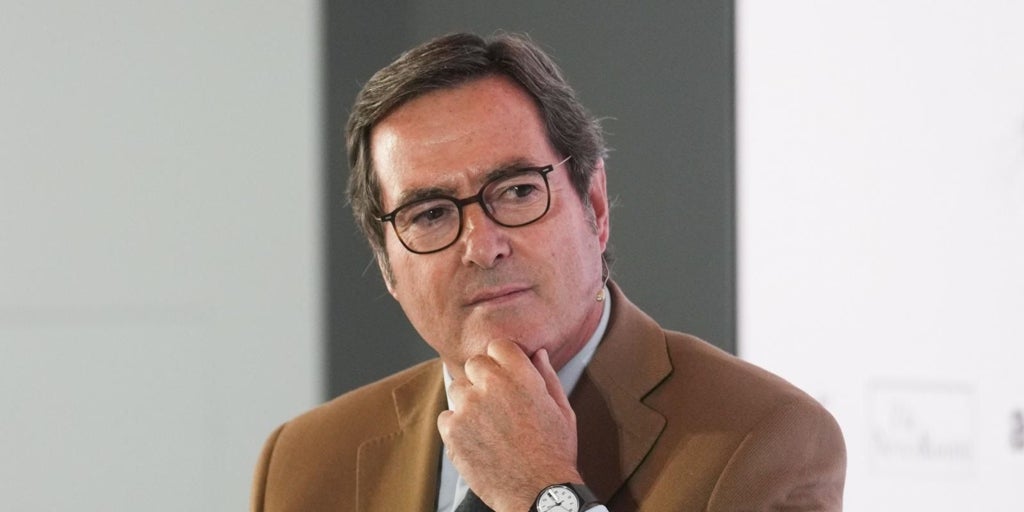 «Hace ordenanzas como antes de la muerte de Franco»