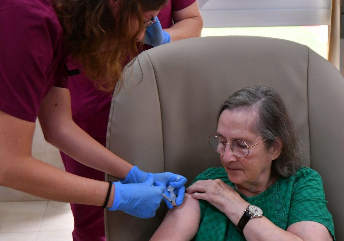 Los mayores de 60 años de la Región de Murcia pueden pedir ya cita para vacunarse contra la gripe