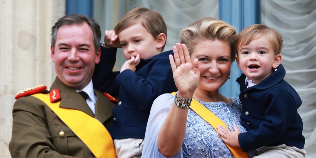 La muestra de «sencillez y compromiso» con la que Guillermo y Estefanía se estrenan como Grandes Duques de Luxemburgo