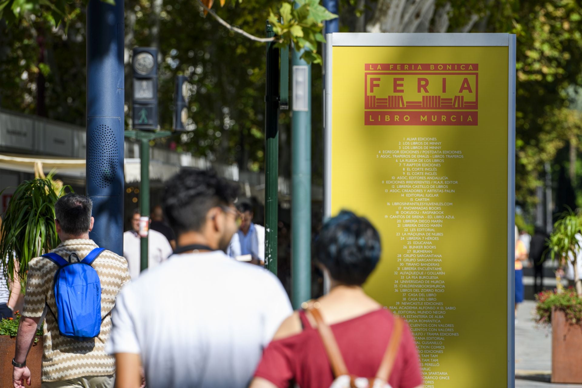 En imágenes, la Feria del Libro de Murcia: aperitivo entre libros en Alfonso X