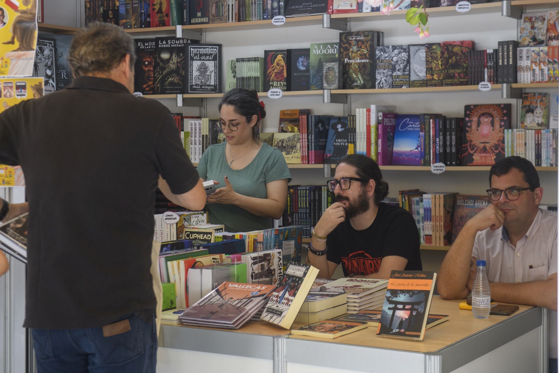 En imágenes, la Feria del Libro de Murcia: aperitivo entre libros en Alfonso X