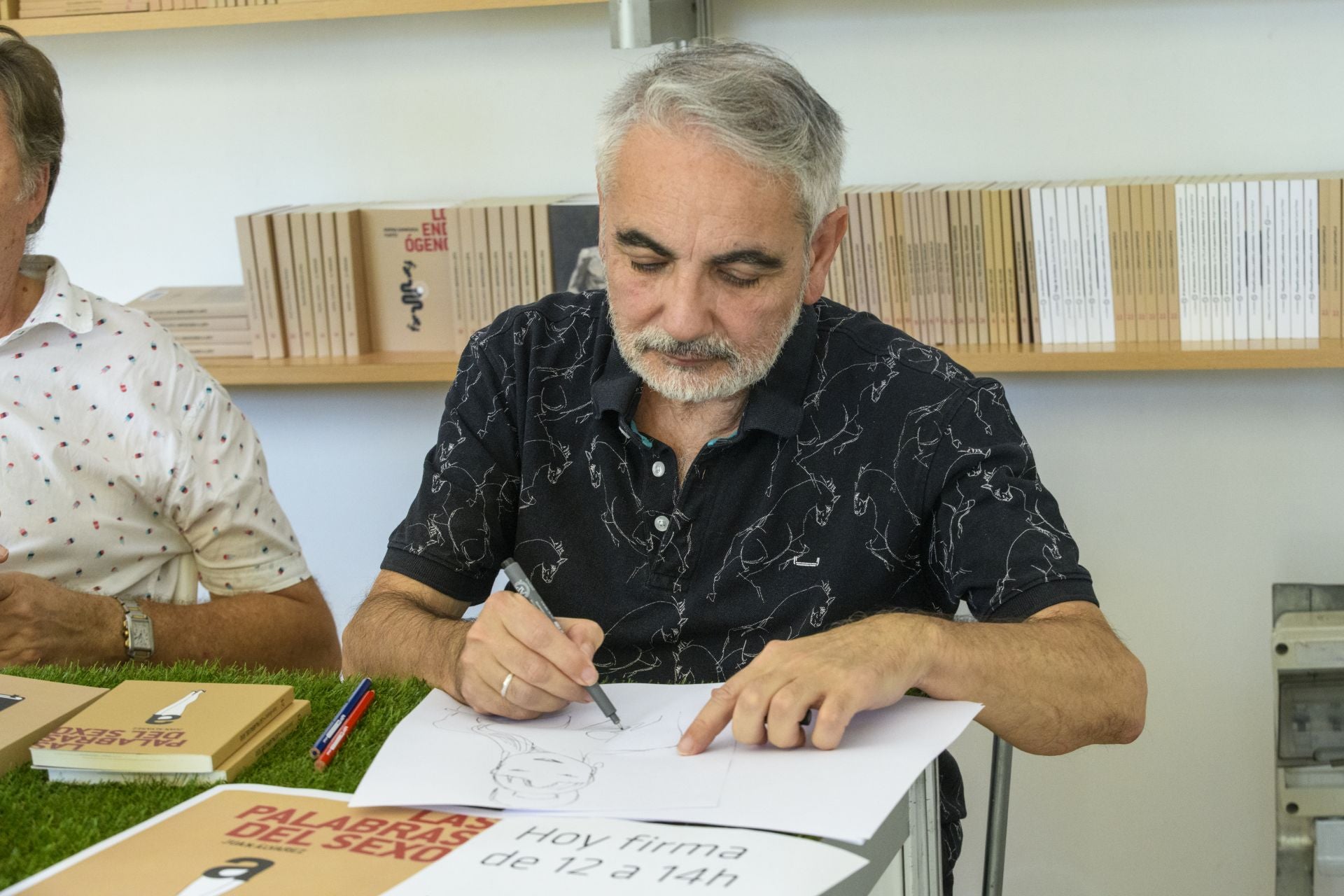 En imágenes, la Feria del Libro de Murcia: aperitivo entre libros en Alfonso X
