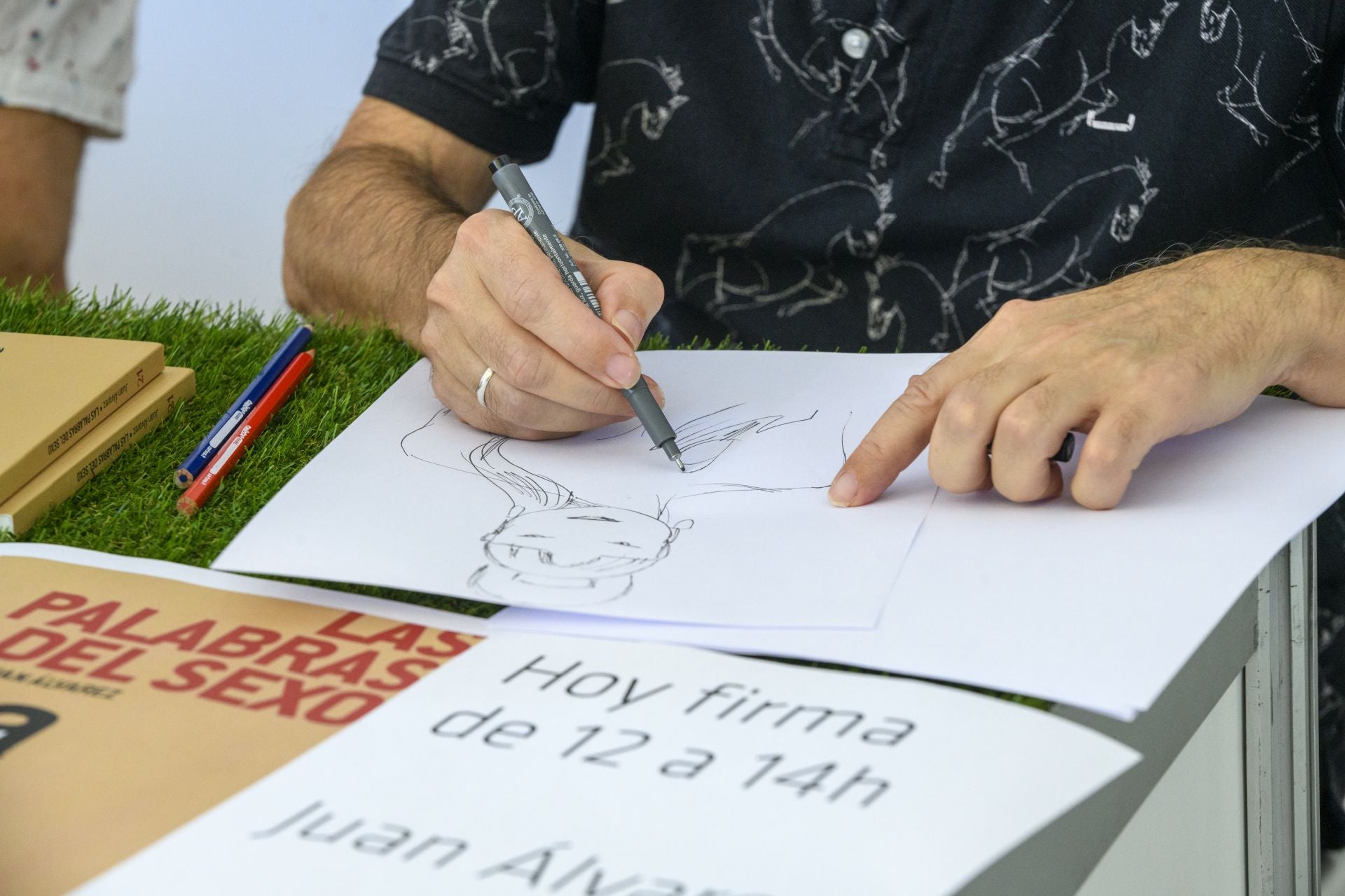 En imágenes, la Feria del Libro de Murcia: aperitivo entre libros en Alfonso X