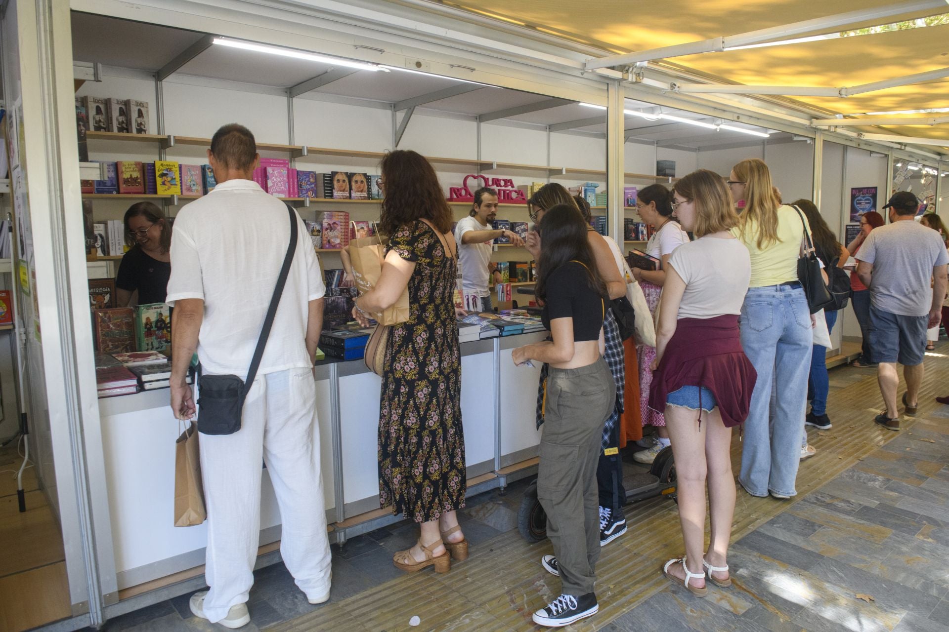En imágenes, la Feria del Libro de Murcia: aperitivo entre libros en Alfonso X