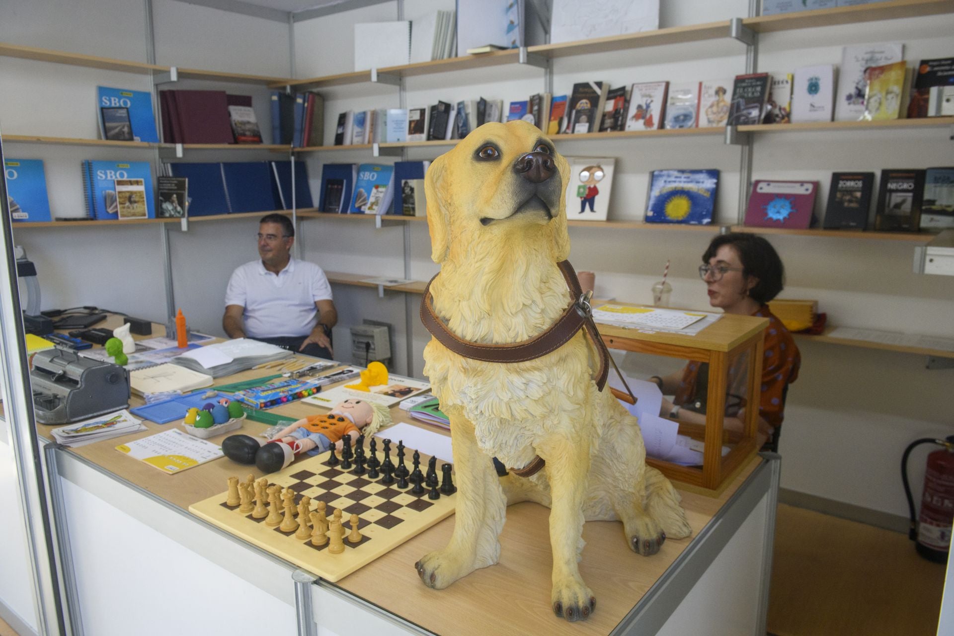 En imágenes, la Feria del Libro de Murcia: aperitivo entre libros en Alfonso X