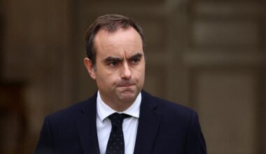 Le Pen y Mélenchon rechazan los intentos de acuerdo de Lecornu y piden elecciones anticipadas en Francia