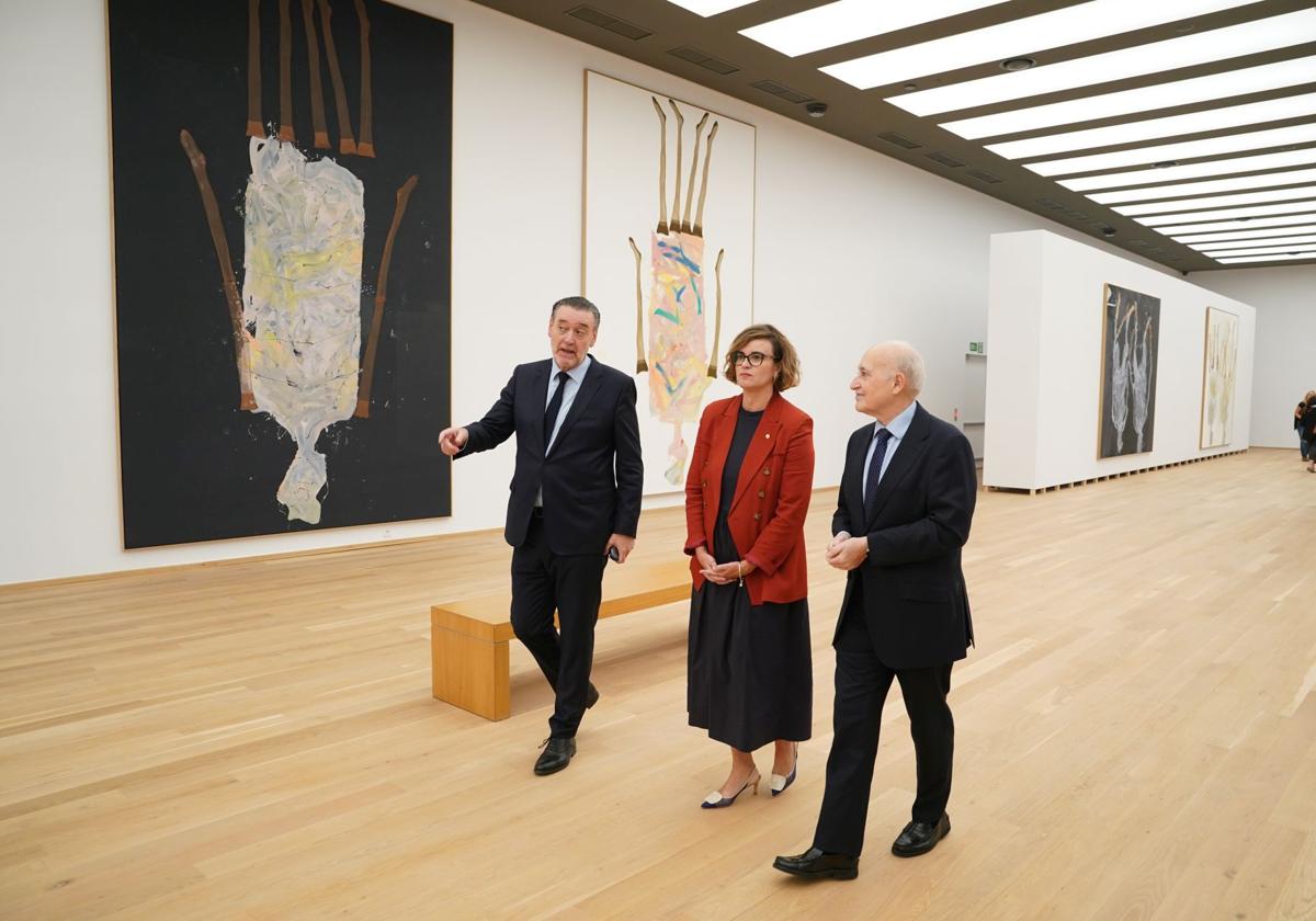 Baselitz pone patas arriba el edificio de 1970 del Bellas Artes en su reapertura