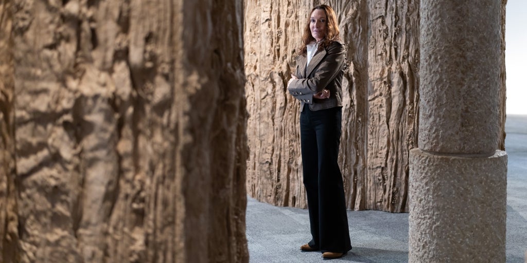 «Hago obras, esculturas, que no son del todo inertes»