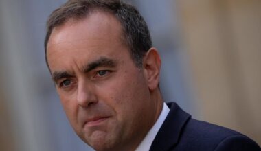 Macron da 48 horas a Lecornu para negociar un Gobierno estable y, si fracasa, «asumirá sus responsabilidades»