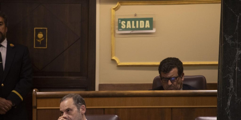 Ábalos medita renunciar a su escaño para evitar su cita en el Supremo por los sobres