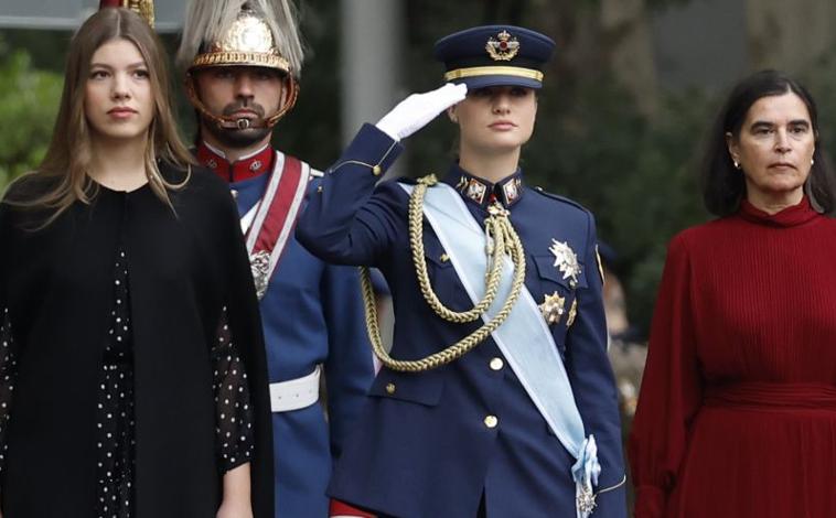 Imagen principal - La Princesa Leonor, con los tres uniformes que ha lucido en los tres úlfimos desfiles