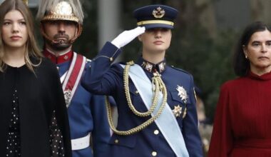 La Princesa Leonor estrena el uniforme gris aviación en el desfile de la Fiesta Nacional