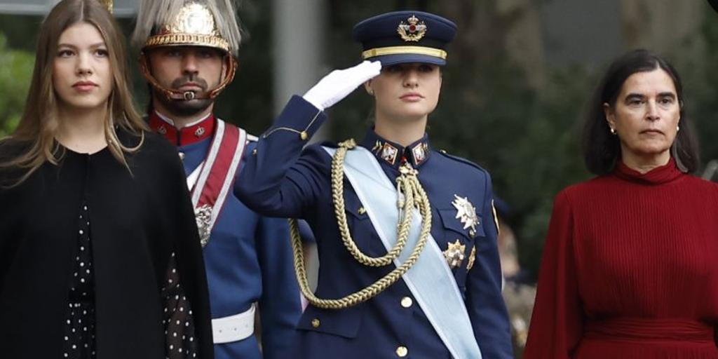 La Princesa Leonor estrena el uniforme gris aviación en el desfile de la Fiesta Nacional