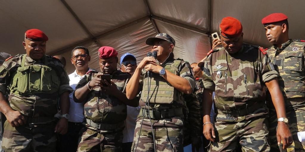Los militares toman el poder en Madagascar tras la huida del país del presidente
