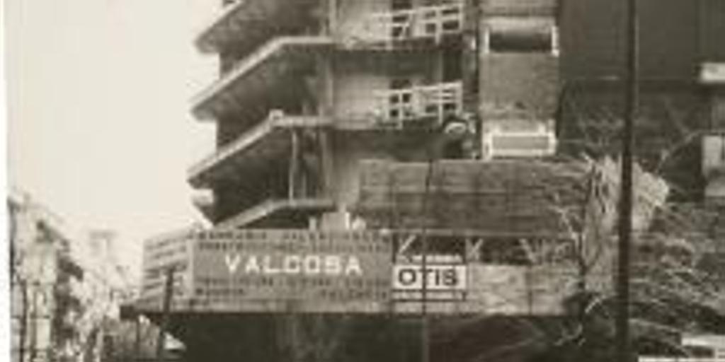 El rascacielos que cambió la visión de Madrid y que se pidió demoler cuando estaba ya a la mitad