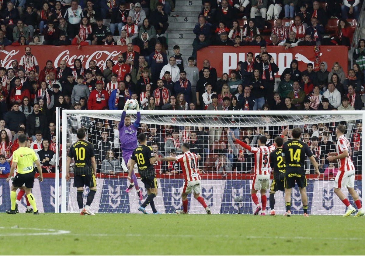 Yáñez, primera portería a cero en dos meses y su renovación con el Sporting, a punto