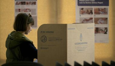 Milei sorprende y se impone en las elecciones legislativas de Argentina con más del 40% de los votos