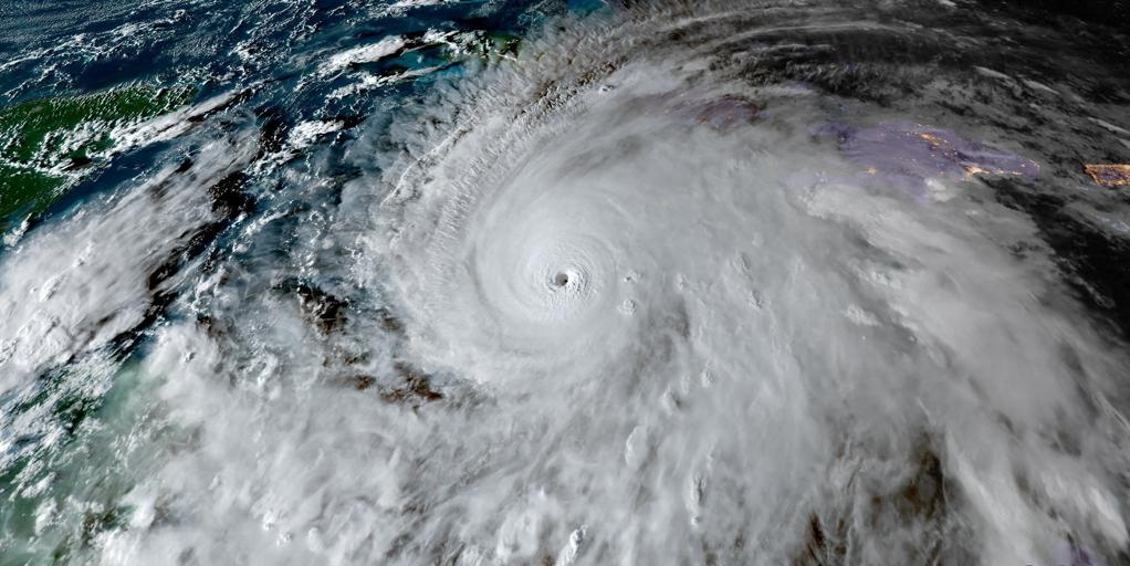 Detectan miles de pájaros volando en círculos dentro del ojo del huracán 'Melissa'