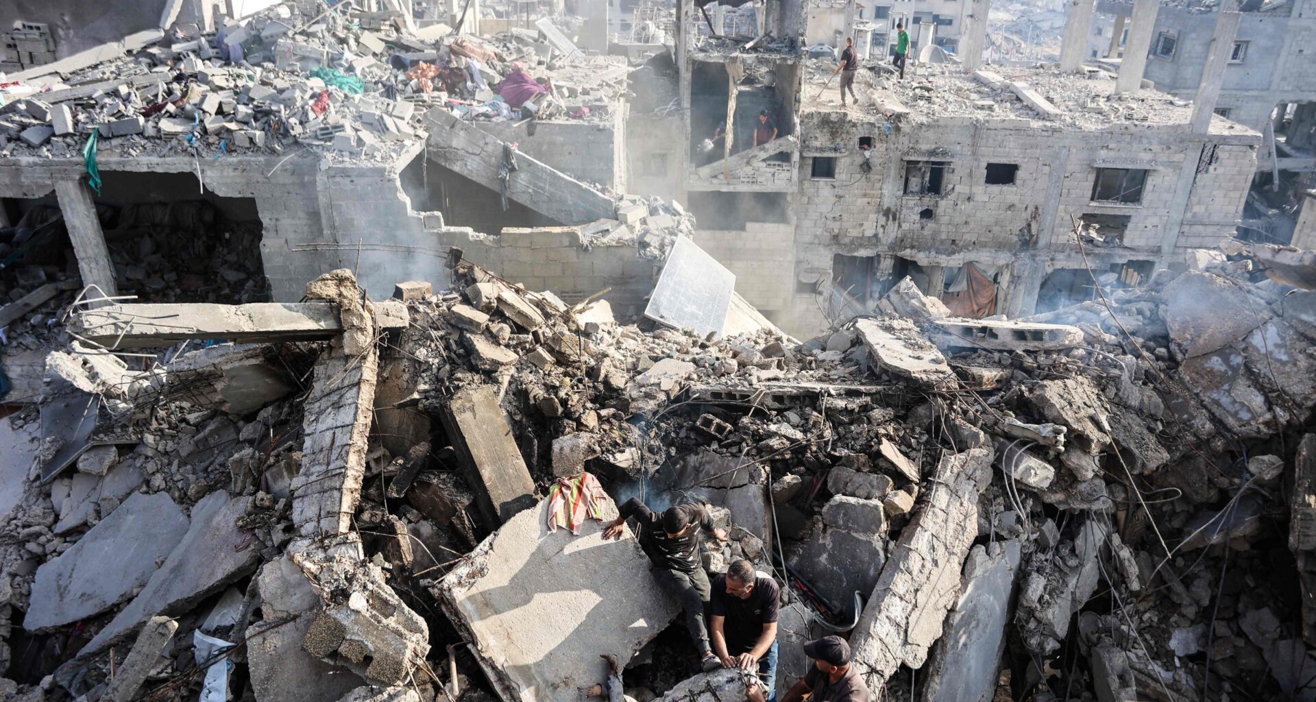 Israel reanuda la aplicación del alto el fuego tras una noche de sangrientos bombardeos en Gaza