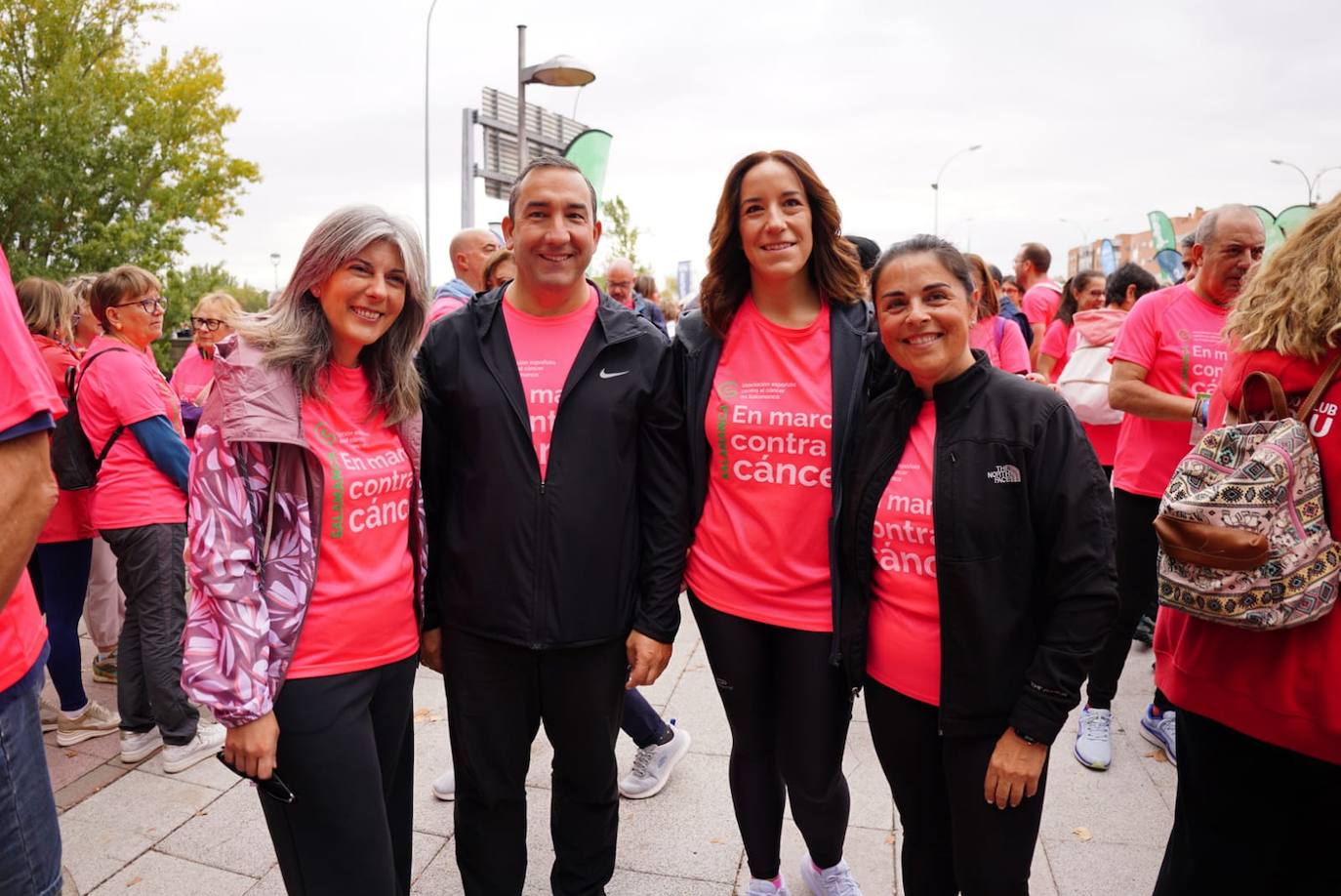 Salamanca 'se tiñe' de rosa por el cáncer