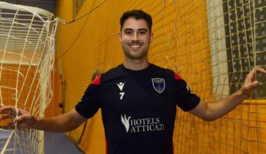 Álex Chan posa a principio de temporada en la pista de Novo Mesoiro.