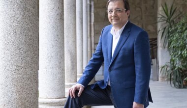 La familia de Fernández Vara dice que sigue luchando contra el cáncer y desmiente su fallecimiento - El Mundo