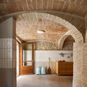 Panaderia Forn Lleva't / Quim Olea · Estudi d'Arquitectura - Fotografía interior, Ladrillo, Fijación Vigas