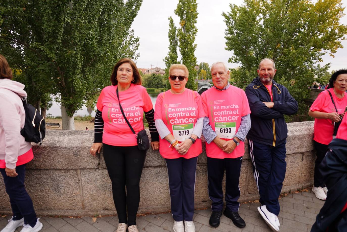 Salamanca 'se tiñe' de rosa por el cáncer