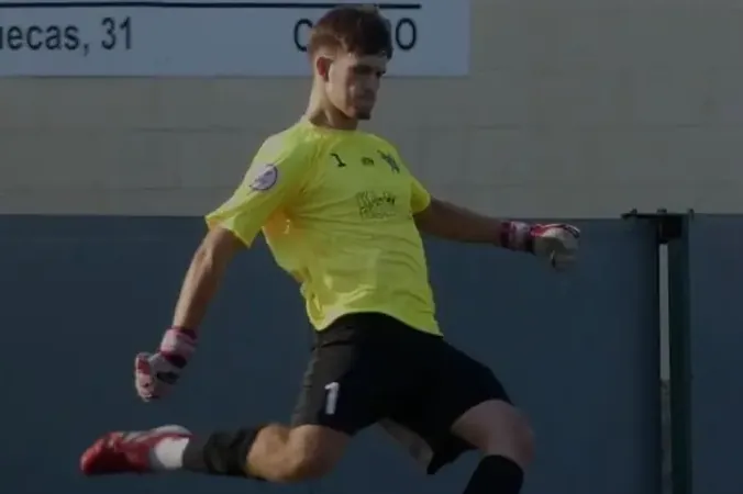 Muere Raúl Ramírez, portero de 19 años del Colindres, tras un golpe fortuito durante un partido