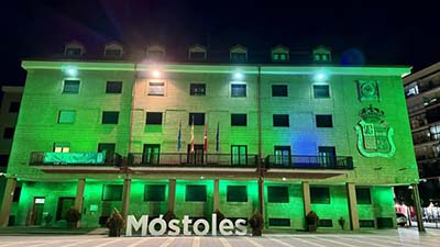 La Casa Consistorial se ilumina de verde por el Día Nacional de la Artritis