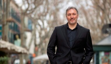 Carlos Zanón: “El libro es un enfermo con una salud de hierro”