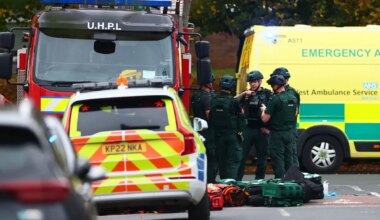 La Policía abate al presunto autor de un apuñalamiento y un atropello múltiple que dejan cuatro heridos en una sinagoga de Manchester - El Mundo