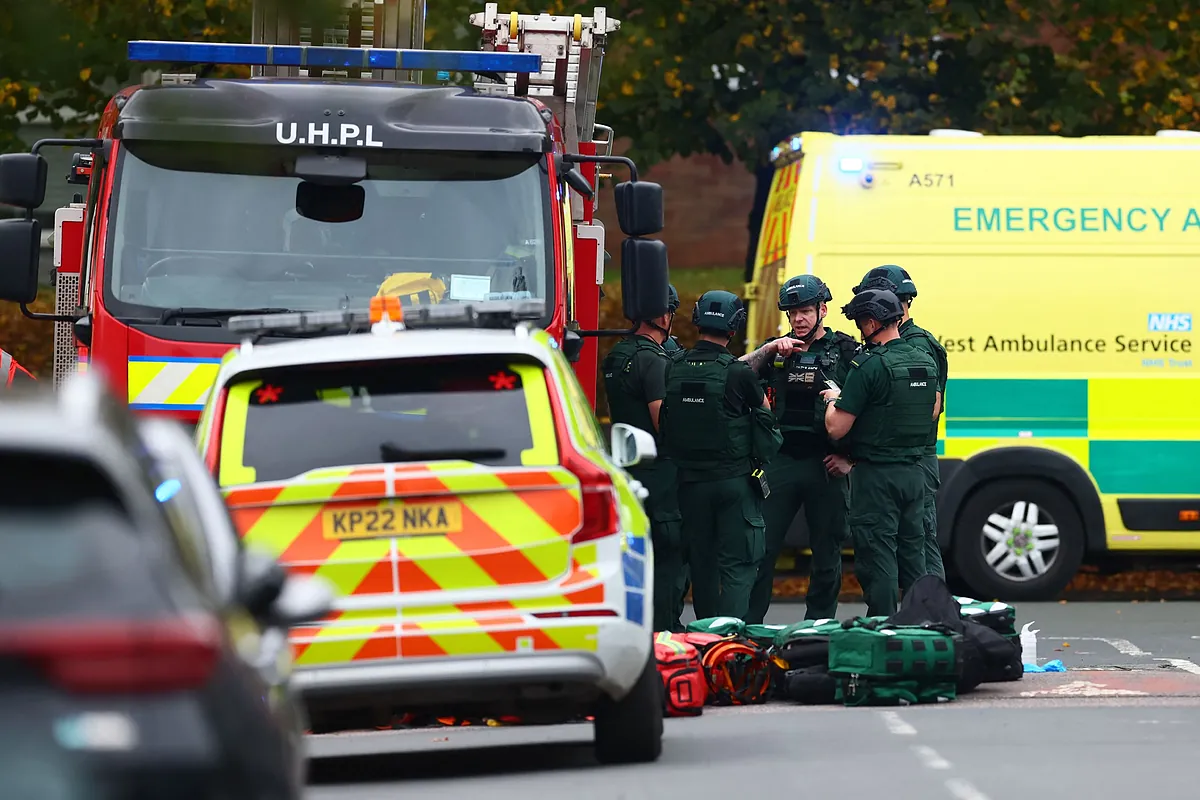La Policía abate al presunto autor de un apuñalamiento y un atropello múltiple que dejan cuatro heridos en una sinagoga de Manchester - El Mundo