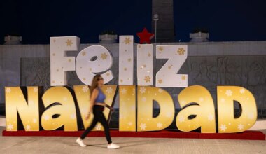 Nicolás Maduro adelanta la Navidad con fuegos artificiales desde El Helicoide, centro de detención y torturas - El Mundo