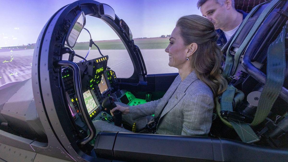 La princesa de Gales, al más puro estilo 'Top Gun', visita una base militar y revela un secreto de su hijo Louis
